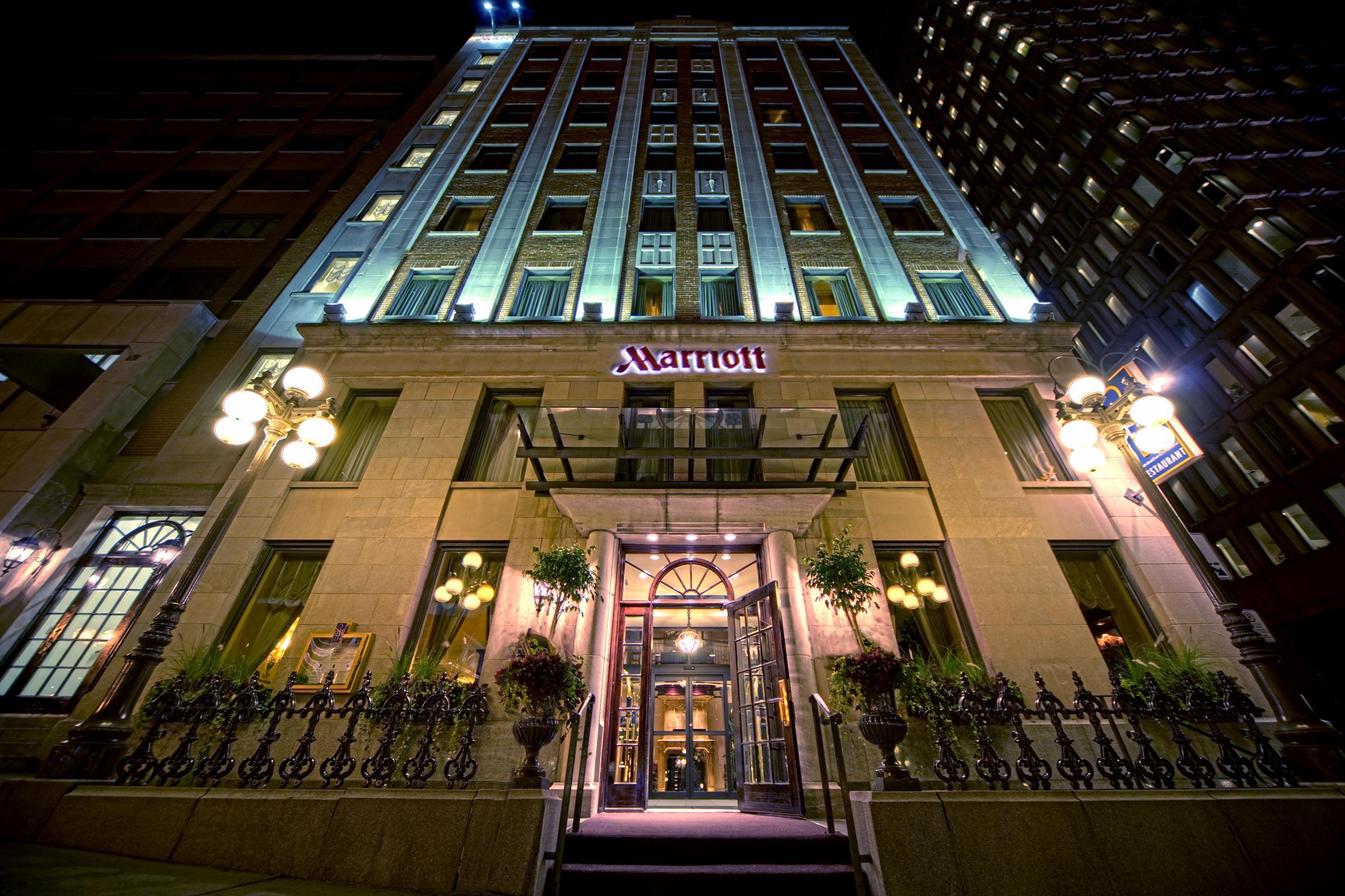 Отель Marriott Quebec City Downtown Экстерьер фото